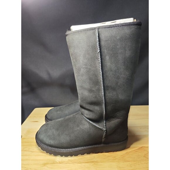 UGG  boot w classic tall II size 8 - Picture 4 of 6